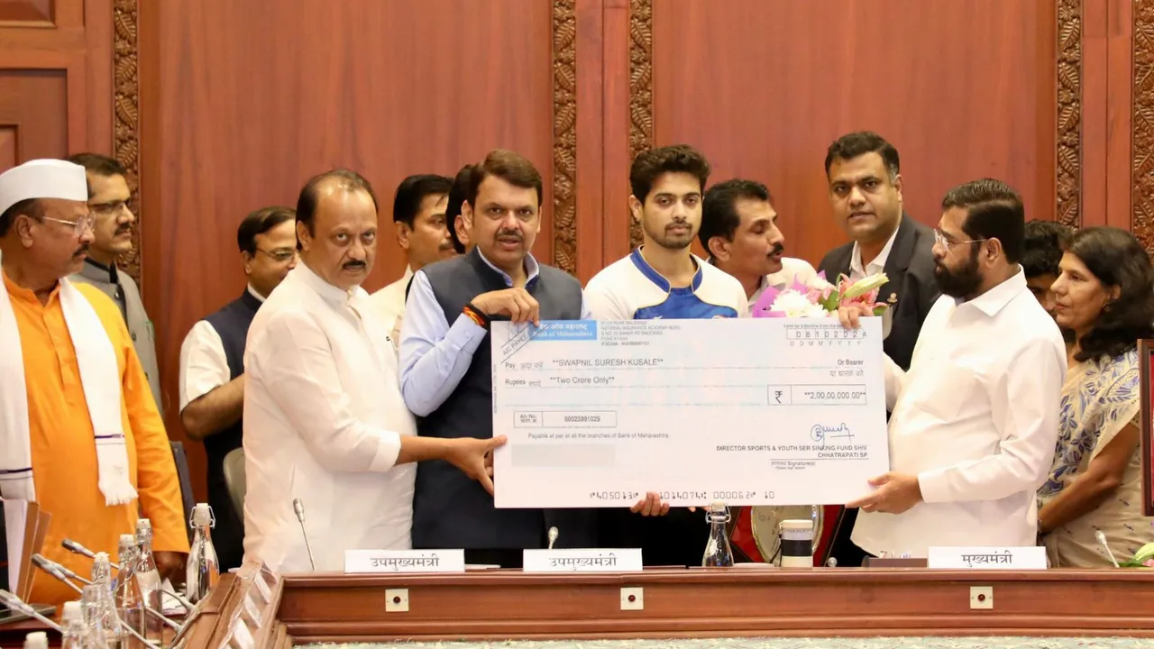 Shooter Swapnil Kusale with Maharashtra chief minister Eknath Shinde and deputy chief ministers Ajit Pawar and Devendra Fadnavis