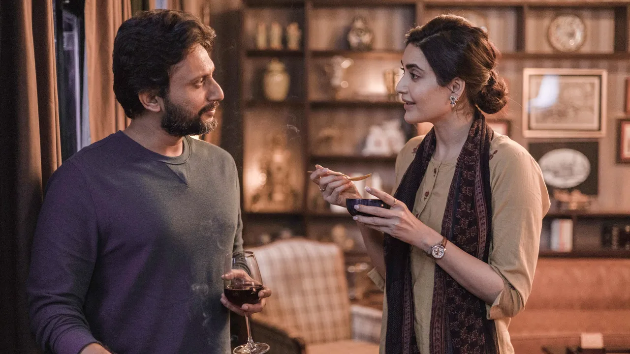 Actors Mohammed Zeeshan Ayub as Imran Siddiqui and Karishma Tanna as Jagruti Pathak in a still from the recently released series 'Scoop'