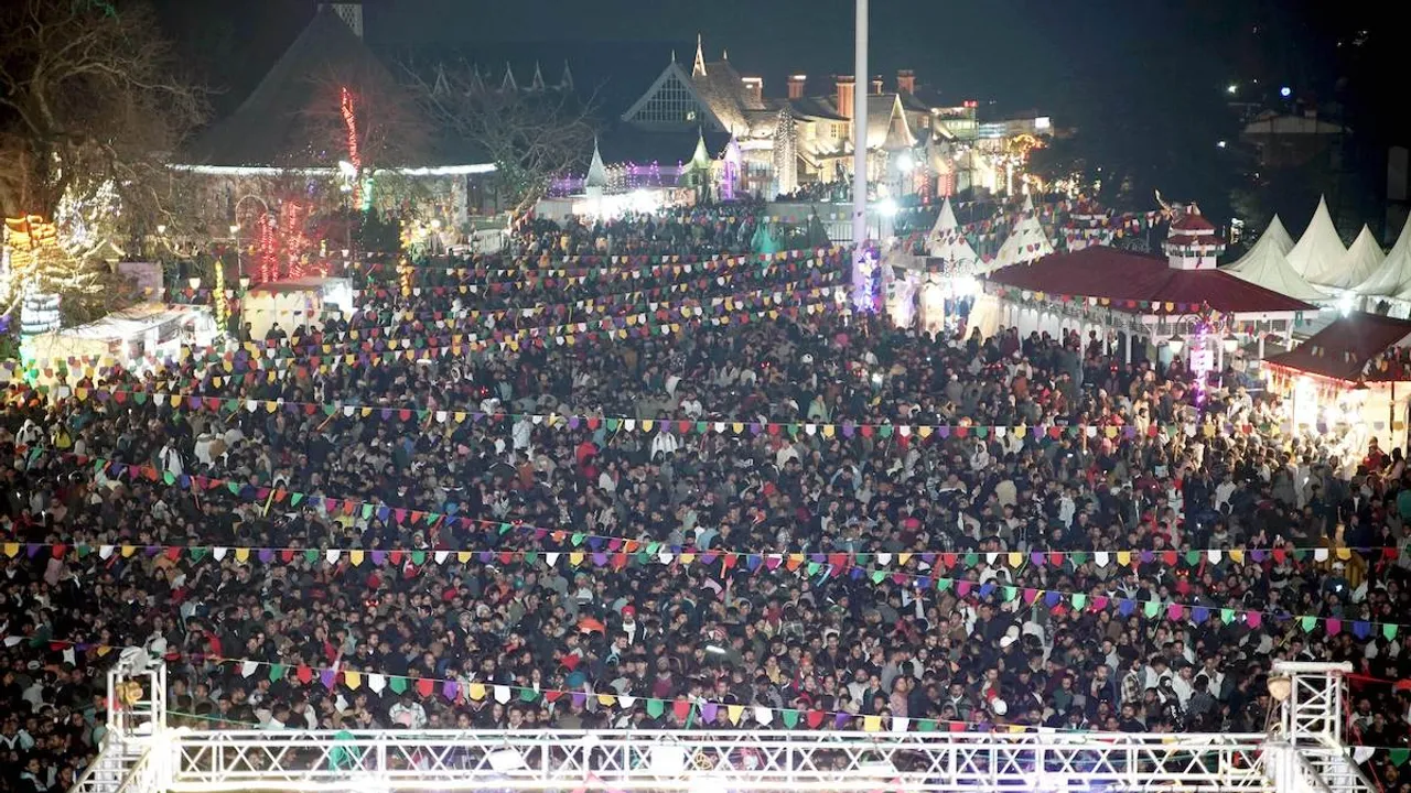 Heavy rush of tourists and locals during the new year program at Ridge in Shimla, Sunday, Dec. 31, 2023.