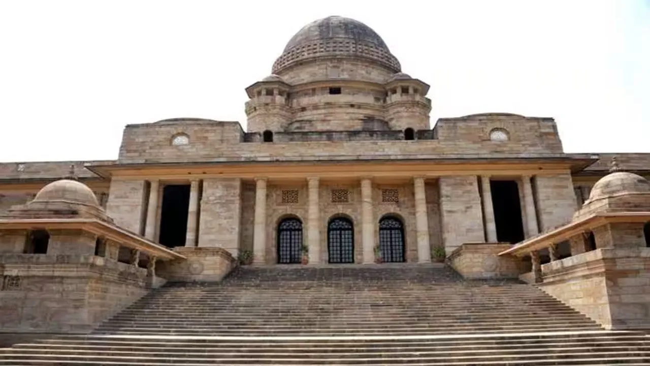 Nagpur bench.jpg