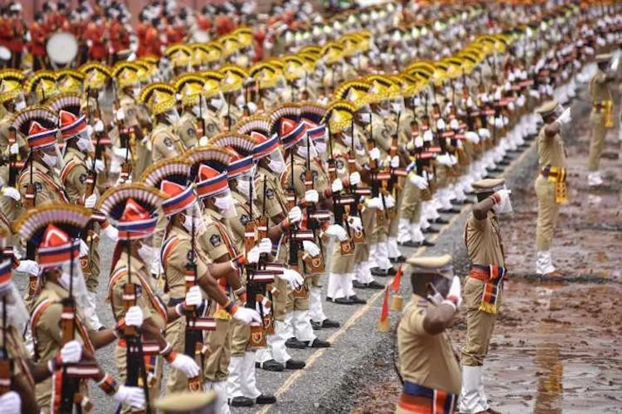 1,082 police personnel given medals for gallantry, good service