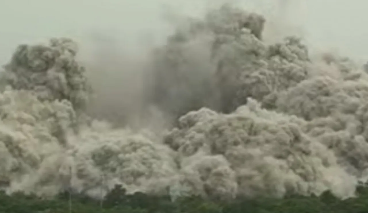 Supertech twin towers in Noida demolished