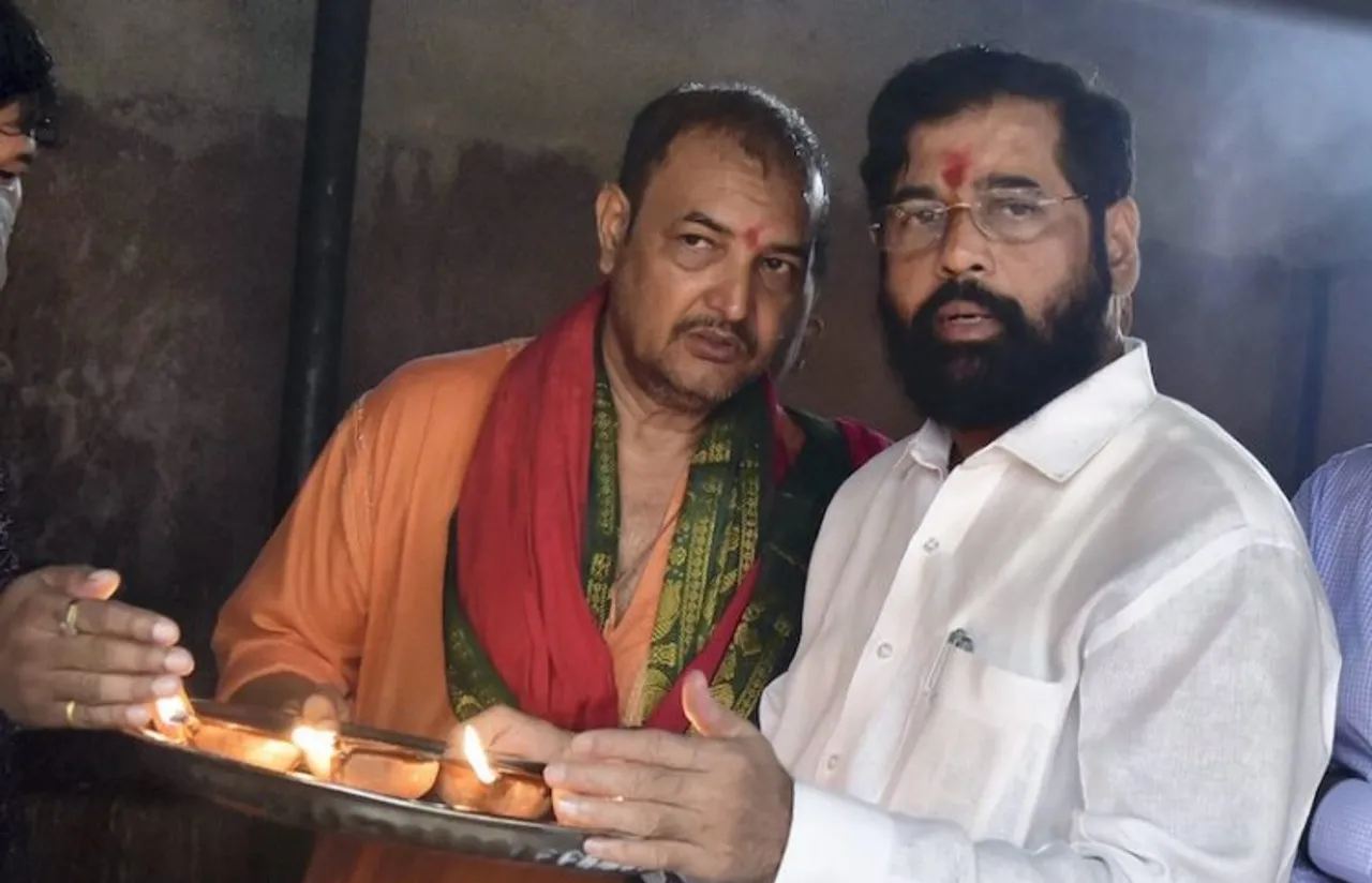 Eknath Shinde performing Aarti at Kamakhya Devi temple
