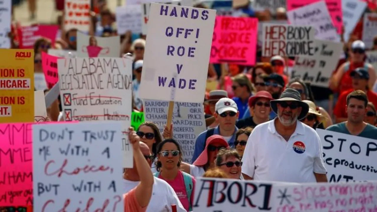 People protesting on the streets of the USA against the decision of Supreme Court on Abortion Act