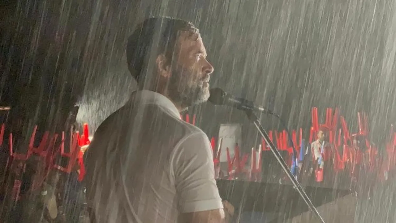 Rahul Gandhi continued to address Mysuru rally amid rains