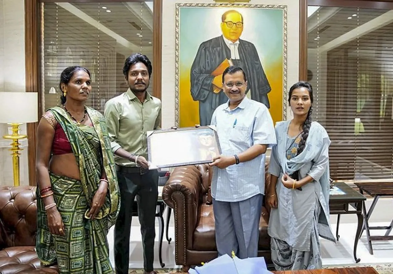 Kejriwal hosts sanitation worker's family from Gujarat over lunch at his residence