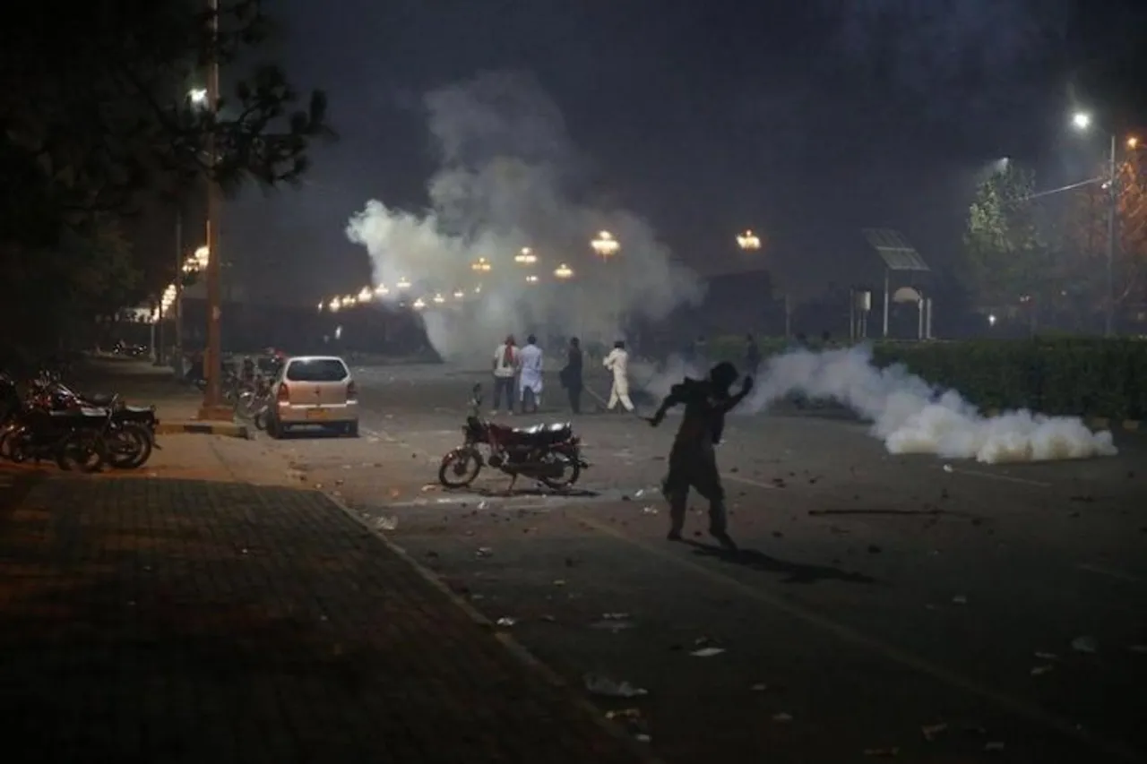 Pakistan police chasing PTI workers away by using teargas
