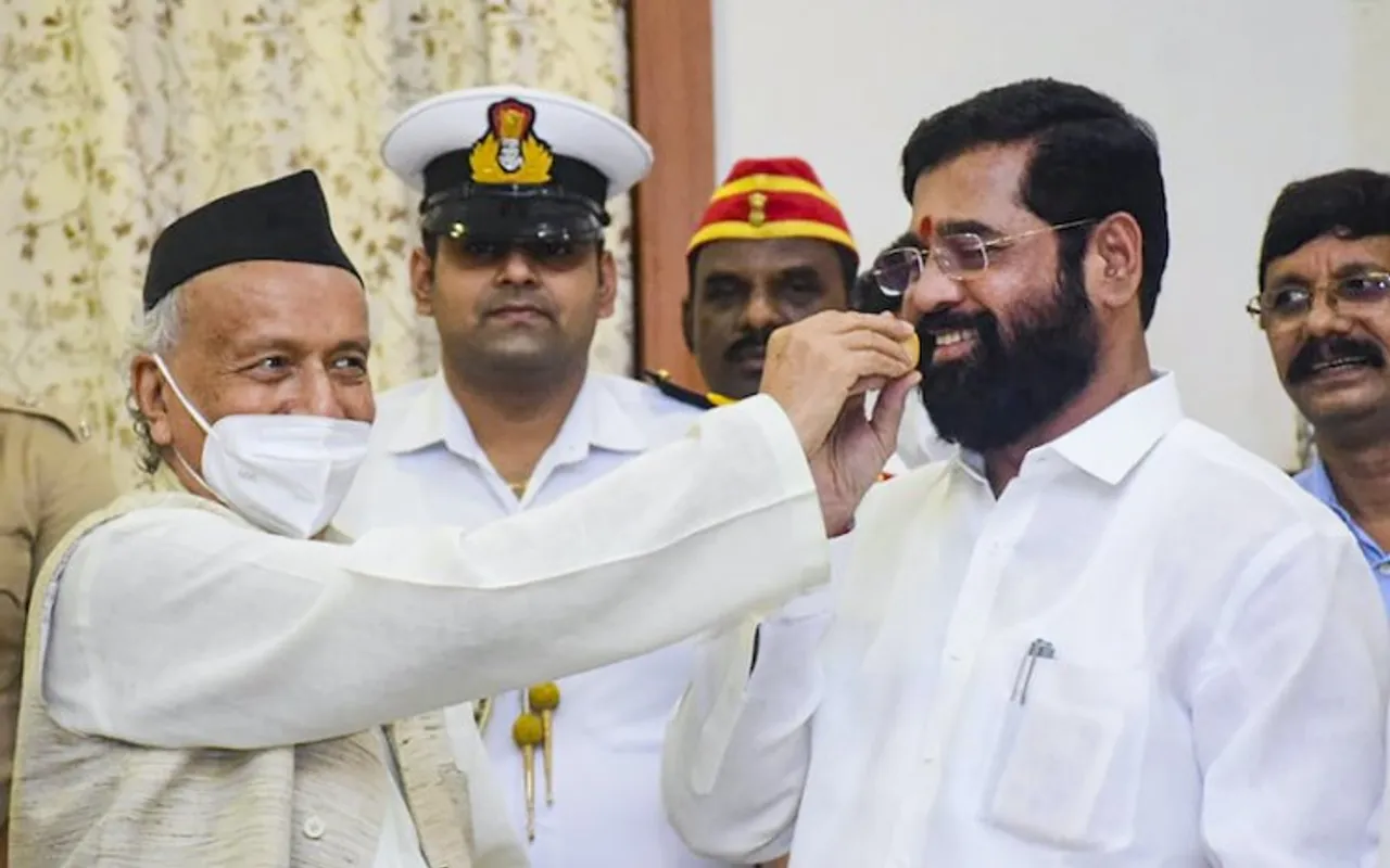 Bhagat Singh Koshyari congratulating Eknath Shinde