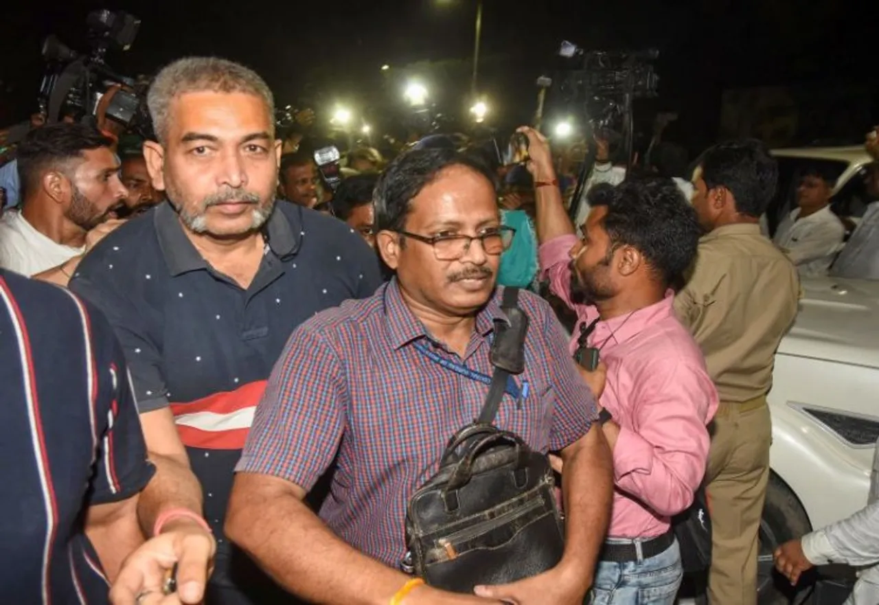 CBI Official in Patna conducting raid at Lalu Prasad Yadav's house