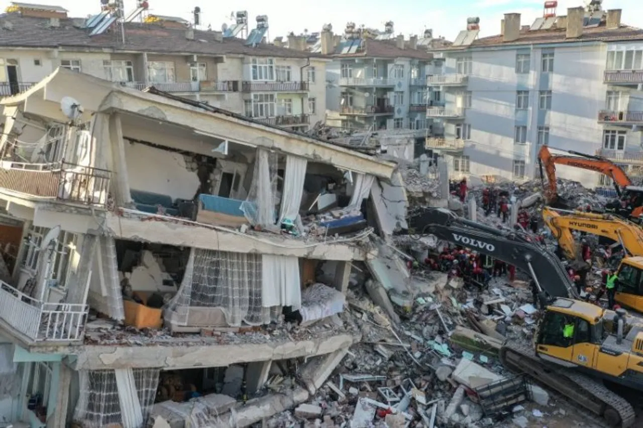 5 storage building breakdown in Pakistan in a massive earthquake