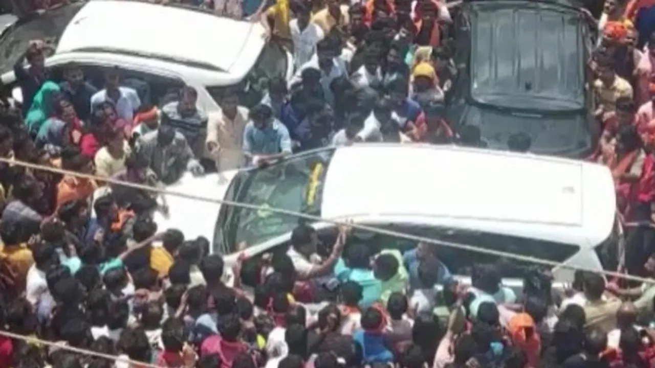 Karnataka BJP president Nalin Kumar Kateel's car heckled