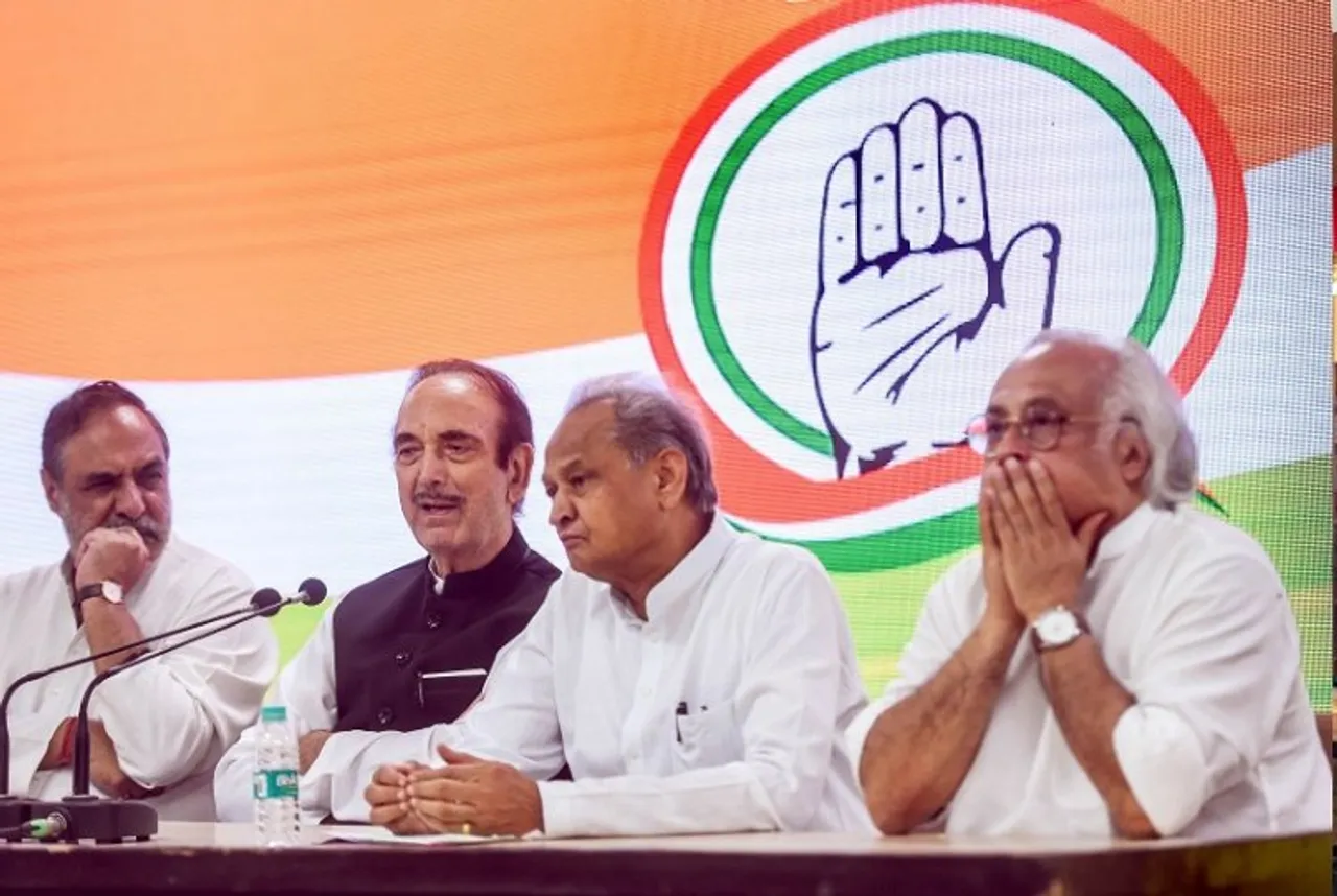 Jairam Ramesh with Ghulam Nabi Azad (File photo)
