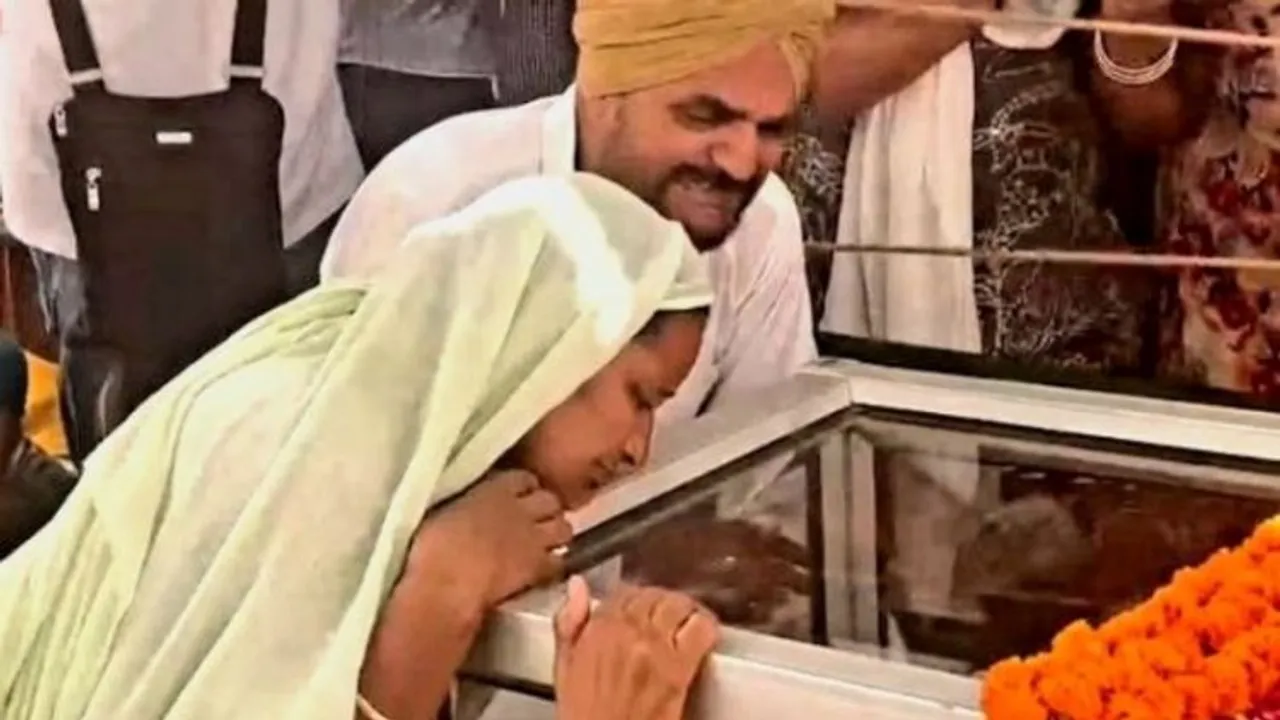 Moosewala's parents during his funeral procession