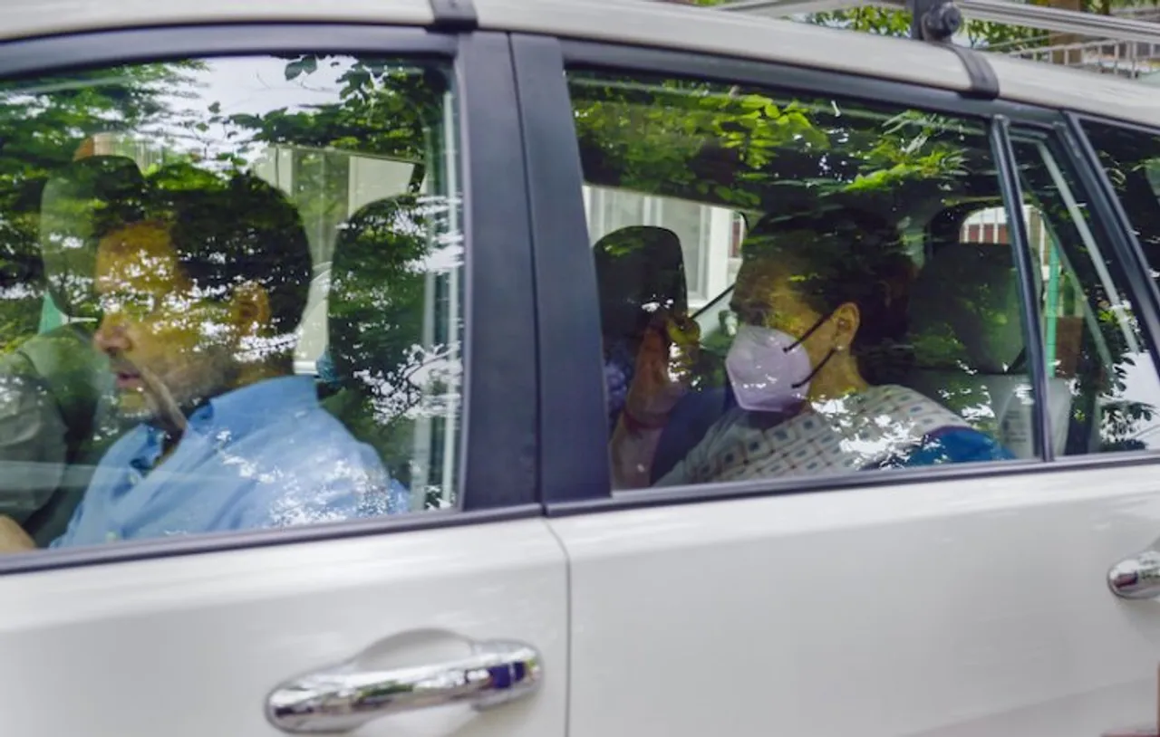 Rahul Gandhi with Sonia Gandhi on their way to ED office on Wednesday