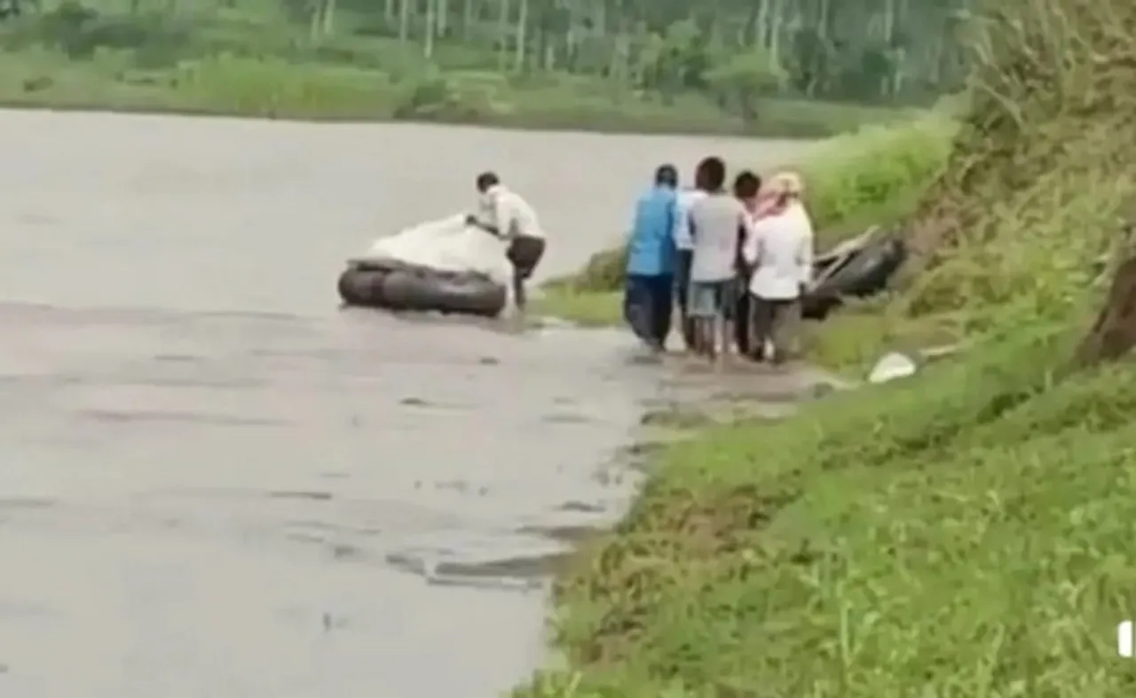 A group of villagers in Madhya Pradesh tied a man's body to a floating rubber tube to cross the flooded Narmada river