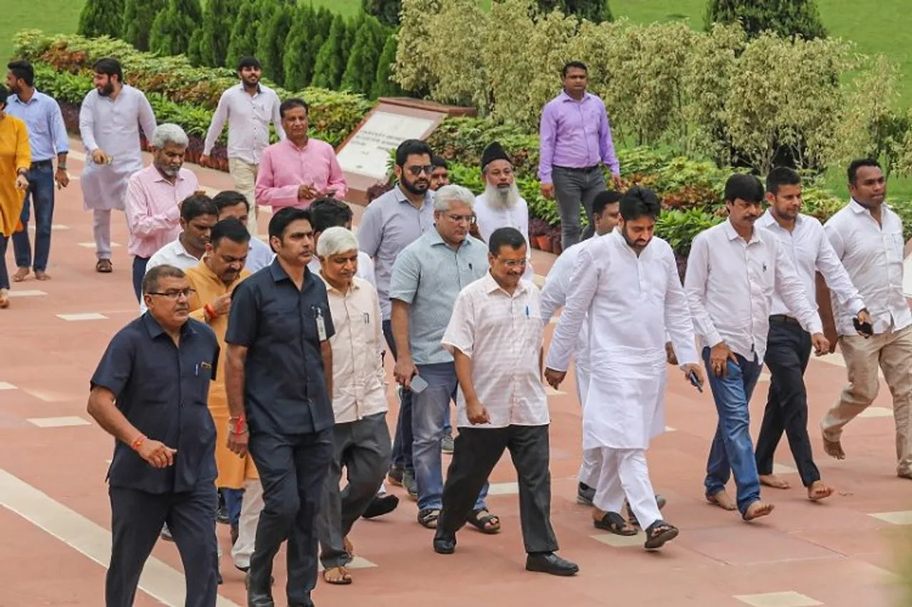 Arvind Kejriwal with other AAP MLAs at Rajghat