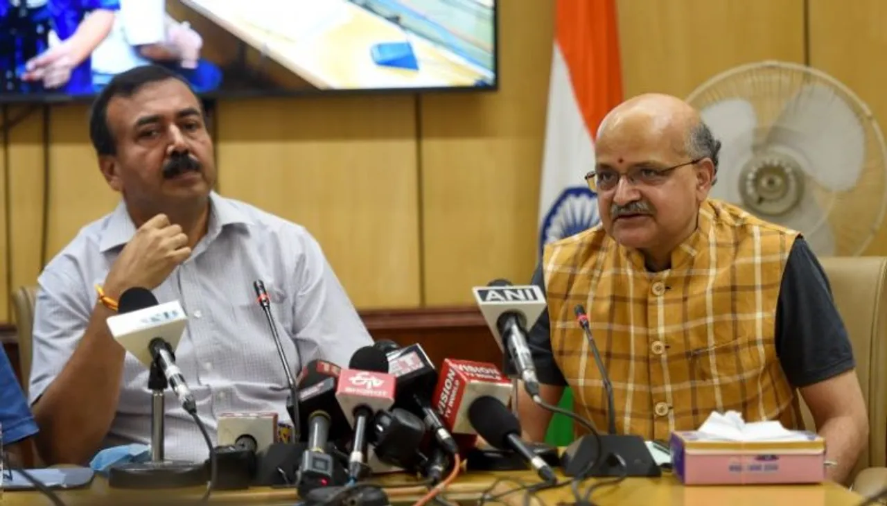 Secretary (Food) Sudhanshu Pandey (C) and Secretary Agriculture Manoj Ahuja (L) jointly address a press conference on 'Wheat Scenario'