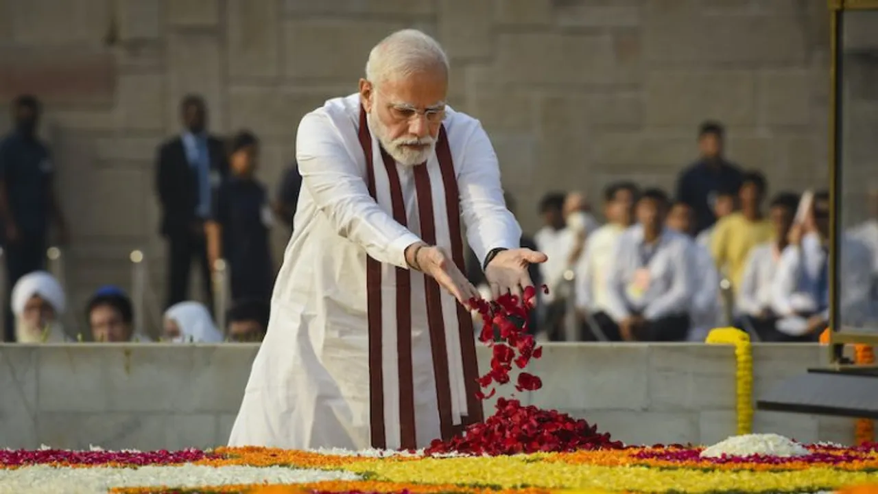 PM Modi at Rajghat