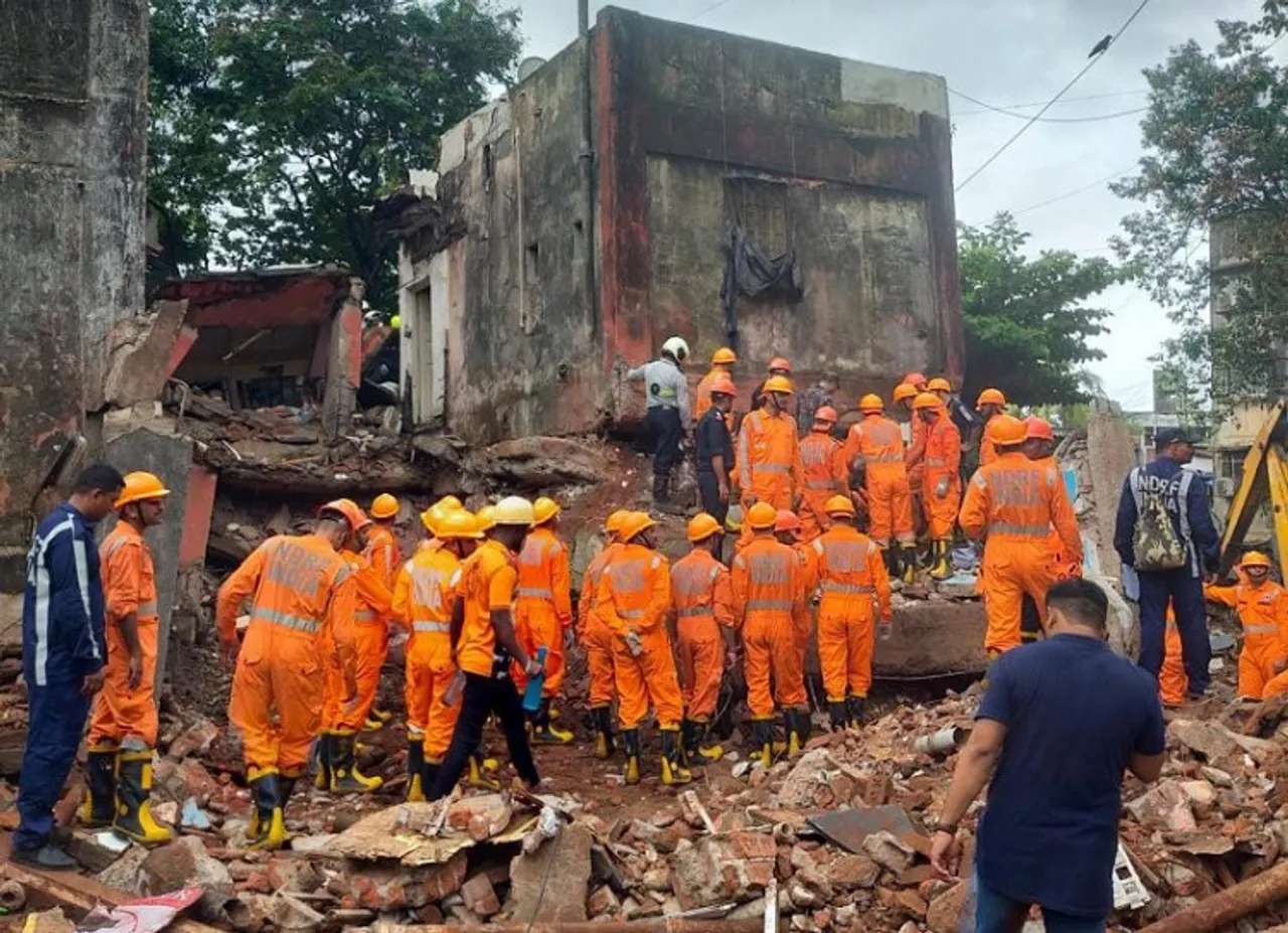 Scene from building collapse in Kurla