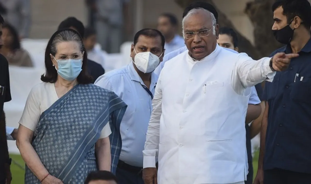 Congress presidential polls candidate Mallikarjun Kharge with Sonia Gandhi (File photo)
