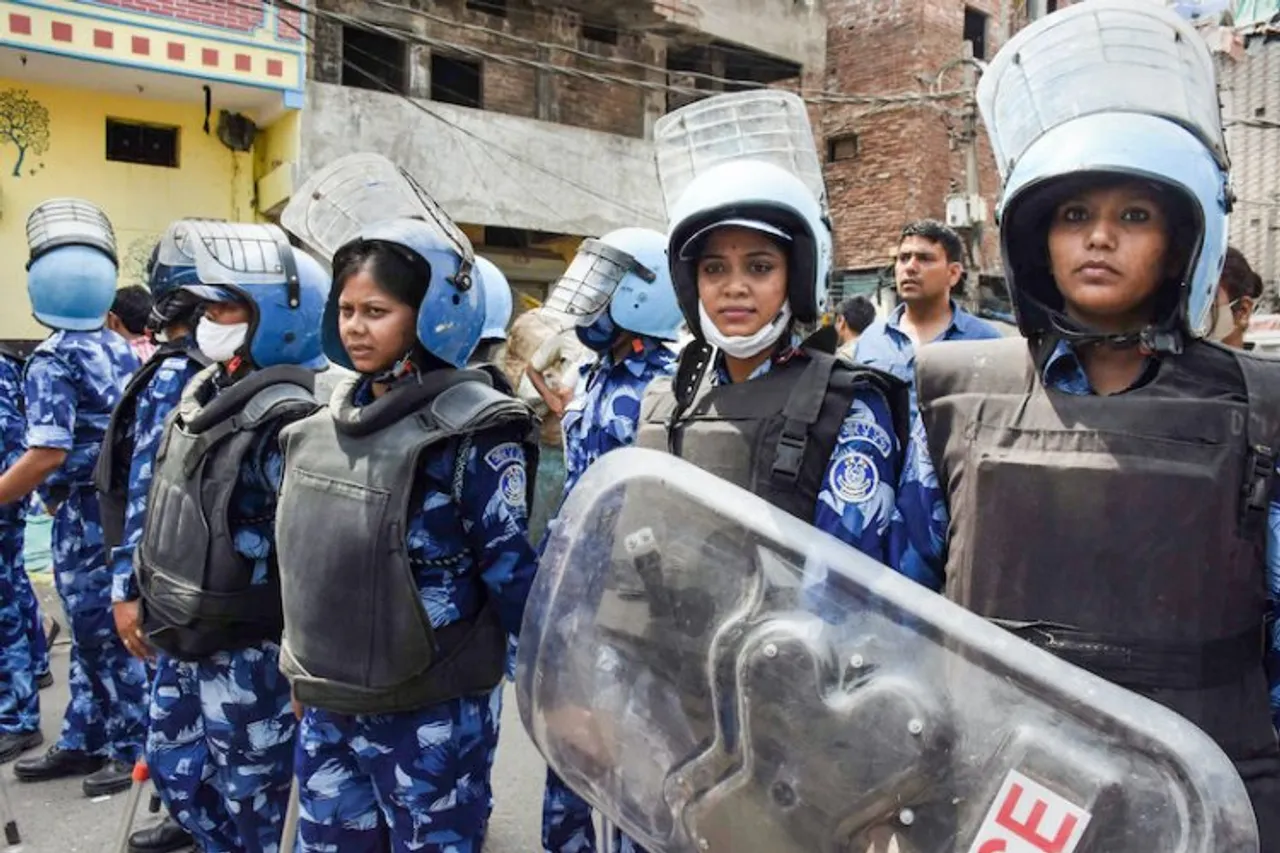 How is Delhi police handling the situation in Jahangir Puri