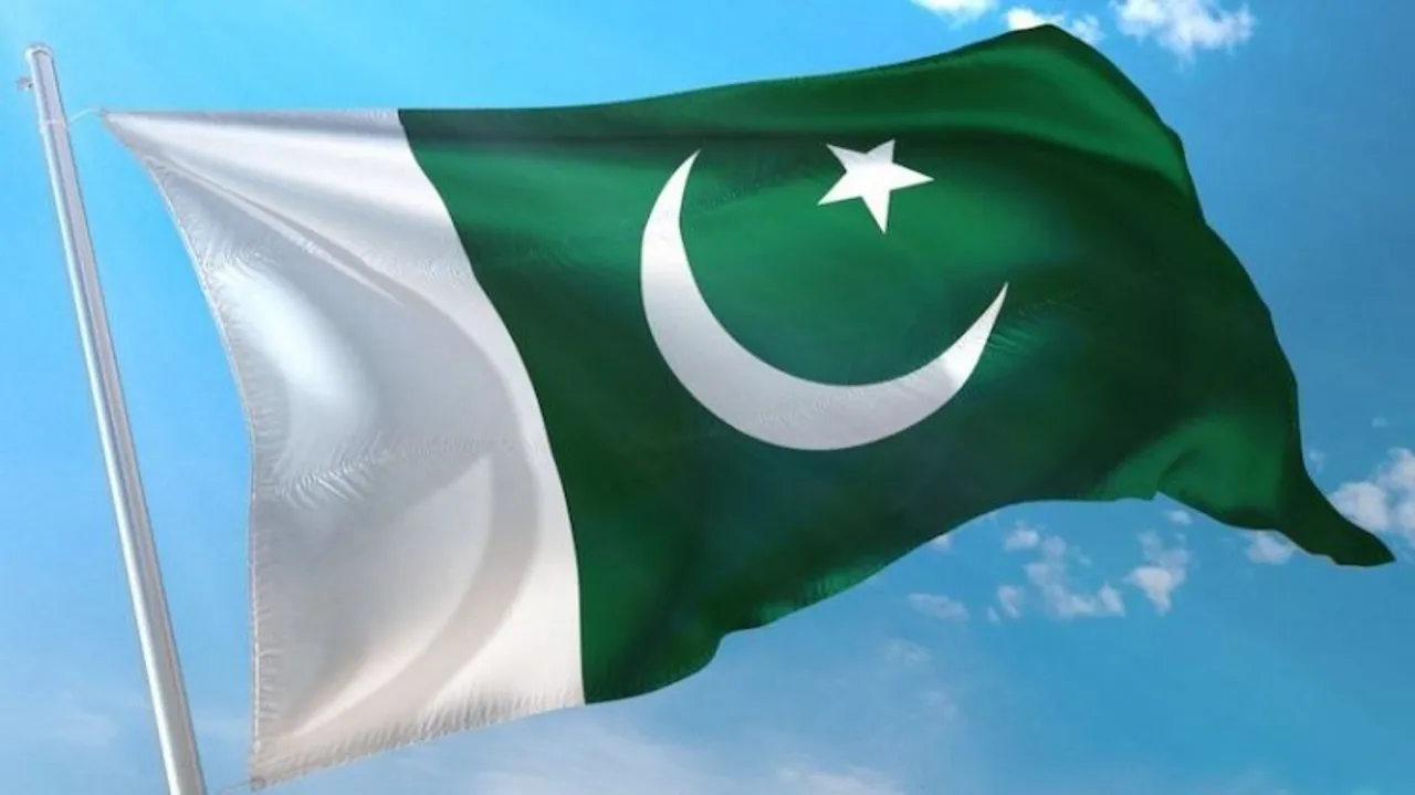 Ayodhya priest tries to burn Pakistan flag, police intervenes