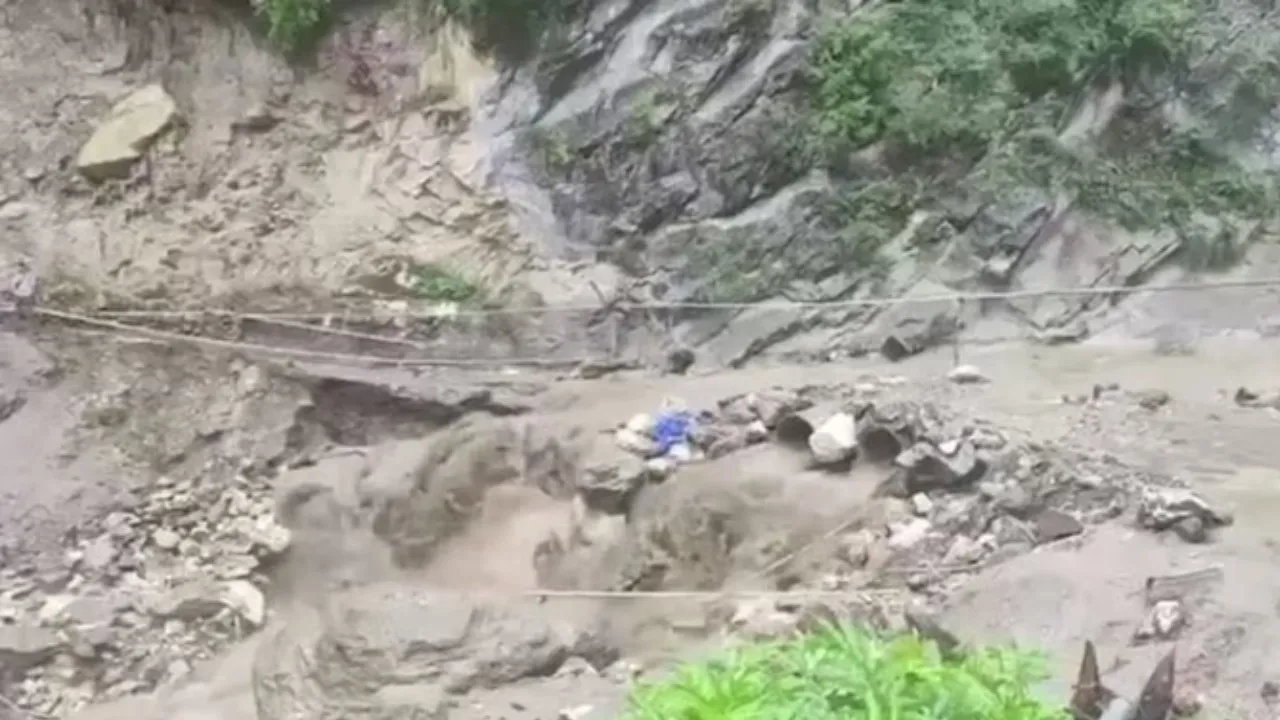 flash flood kashmir