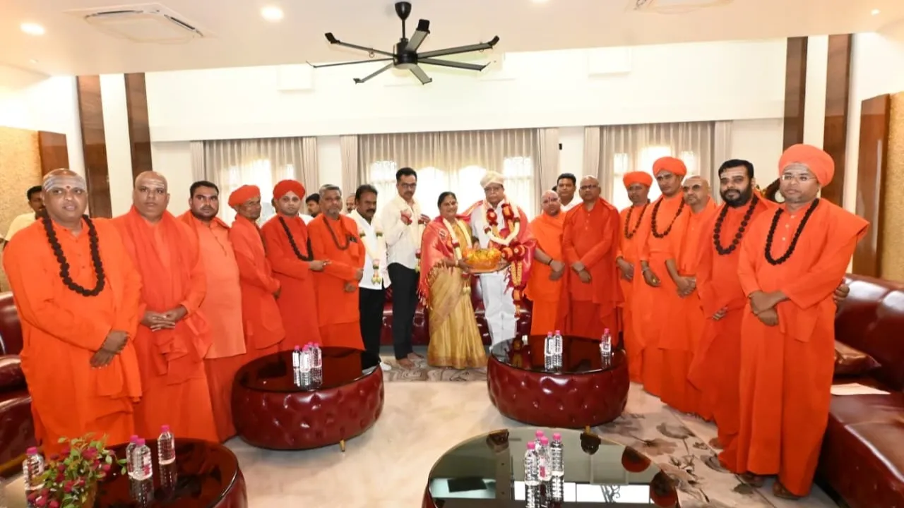KNR AND SWAMIJI MEETING03