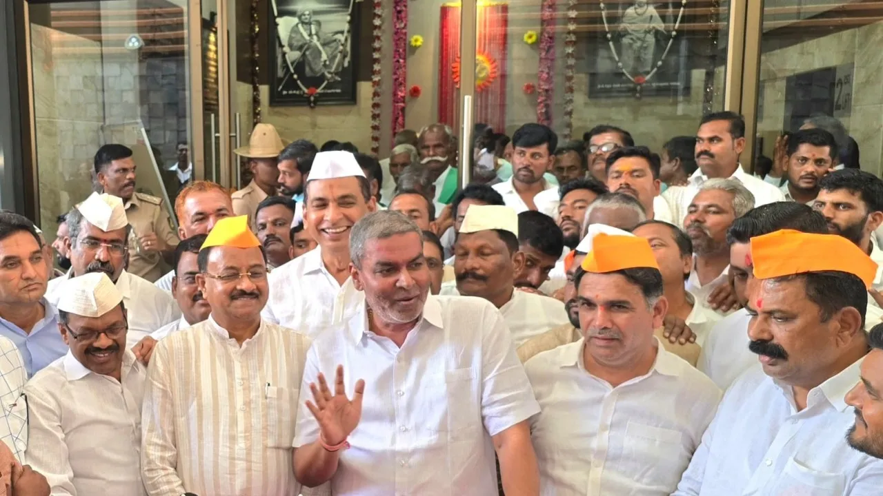 JARAKIHOLI BROTHERS OF BELAGAVI02