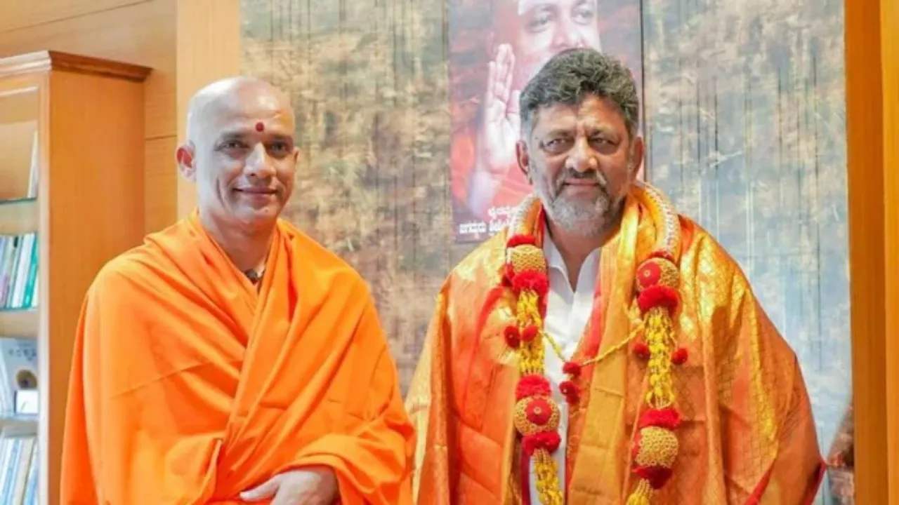 Nirmalananda swamiji wishes dks should become cm