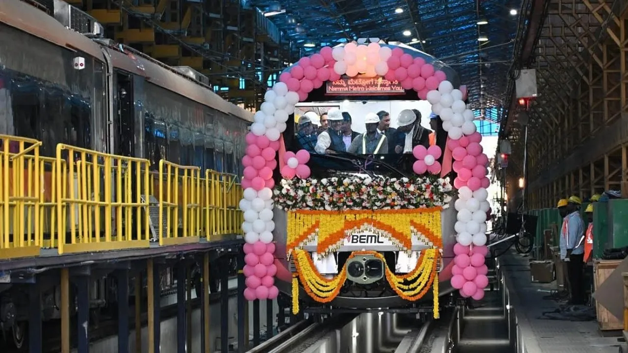 pink lane metro trial run