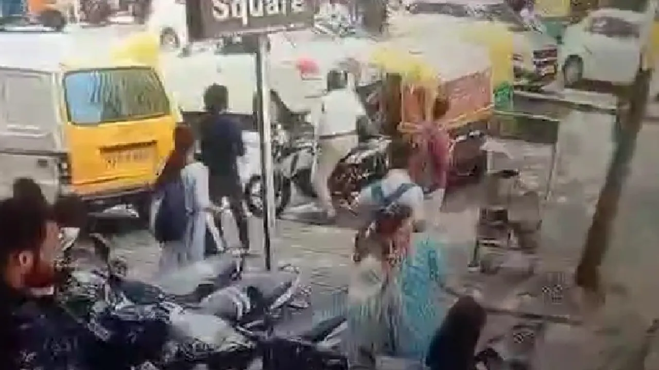 ಆಟೋ ಡ್ರೈವರ್​ಗೆ​ ASI ಕಪಾಳಮೋಕ್ಷ.. ಆದ್ರೆ CCTV ಹೇಳ್ತು ಈ ಘಟನೆಯ ಸತ್ಯಾನು ಸತ್ಯ! 