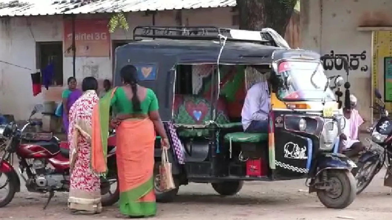 40 ವರ್ಷಗಳಿಂದ ಬಸ್ಸೇ ಬಂದಿಲ್ಲ.. ನಮ್ಮೂರಿಗೂ ಬಸ್ ಬಿಡಿ, ನಾವೂ ಫ್ರೀಯಾಗಿ ಓಡಾಡ್ಬೇಕು ಎಂದು ಗ್ರಾಮಸ್ಥರ ಆಕ್ರೋಶ 