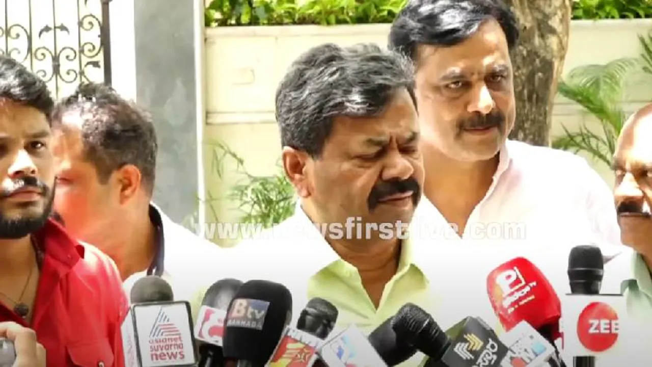 ‘ನನ್ನ ಹೆತ್ತ ತಾಯಿ ಮೇಲೆ ಆಣೆ ಮಾಡಿ ಹೇಳ್ತೀನಿ, ಯಡಿಯೂರಪ್ಪನವರು..’ ಏನ್ ಹೇಳಿದ್ರು ಗೊತ್ತಾ ರೇಣುಕಾಚಾರ್ಯ..?