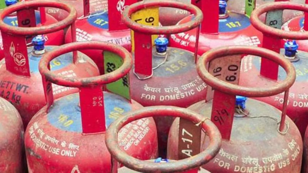 LPG ಗ್ರಾಹಕರಿಗೆ ಗುಡ್‌ನ್ಯೂಸ್‌.. ದೇಶಾದ್ಯಂತ ಸಿಲಿಂಡರ್‌ ದರದಲ್ಲಿ ಮಹತ್ವದ ಬದಲಾವಣೆ; ಎಷ್ಟು?
