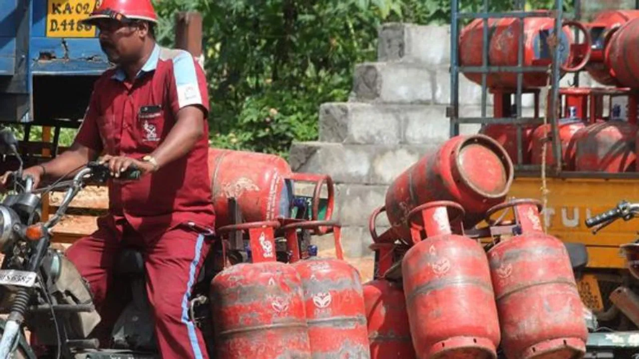 LPG Cylinder: ಮತ್ತೆ ಬೆಲೆ ಏರಿಕೆ ಶಾಕ್.. ಸಿಲಿಂಡರ್ ಬೆಲೆಯಲ್ಲಿ ಹೆಚ್ಚಳ..!