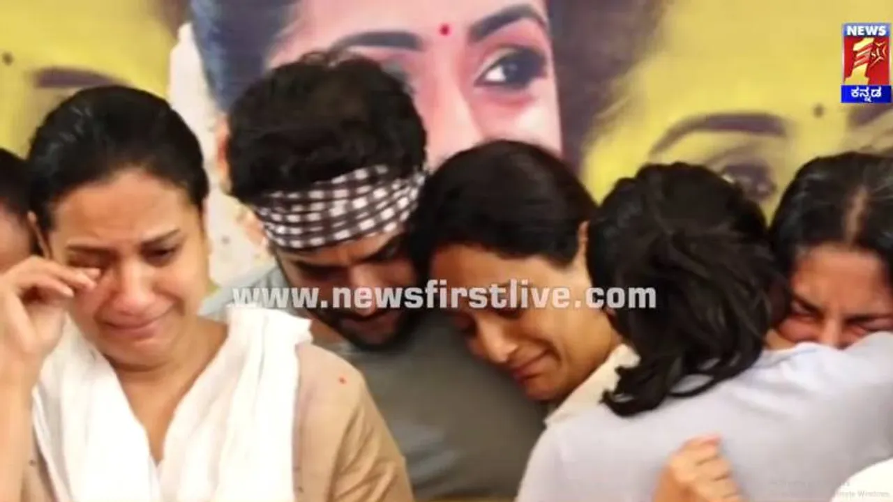 WATCH: ಸ್ಪಂದನಾ ನೋಡಿ ಅಶ್ವಿನಿ ಪುನೀತ್ ರಾಜ್‌ಕುಮಾರ್ ಕಣ್ಣೀರು.. ಬಿಕ್ಕಿ, ಬಿಕ್ಕಿ ಅತ್ತ ಅಪ್ಪು ಪುತ್ರಿಯರು