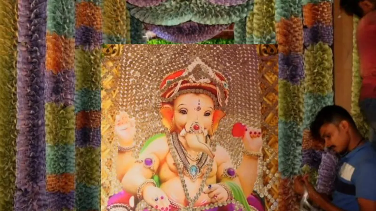 2 ಕೋಟಿಗೂ ಅಧಿಕ ನೋಟು, 50 ಲಕ್ಷದ ನಾಣ್ಯಗಳು.. ಬೆಂಗಳೂರಲ್ಲಿ ವಿನಾಯಕನಿಗೆ ಸ್ಪೆಷಲ್ ಶೃಂಗಾರ..! ಫೋಟೋಸ್