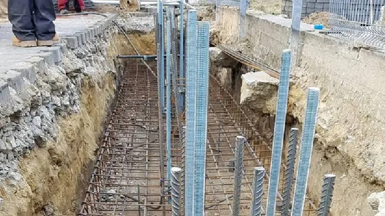 ಕಟ್ಟಡ ನಿರ್ಮಾಣದ ವೇಳೆ ಅನಾಹುತ: ಯುವಕನ ಎದೆ, ಹೊಟ್ಟೆ ಛೇದಿಸಿದ ಕಬ್ಬಿಣದ ರಾಡ್; ಸರಳುಗಳಿಗೆ ಸಿಲುಕಿ ನರಳಾಟ