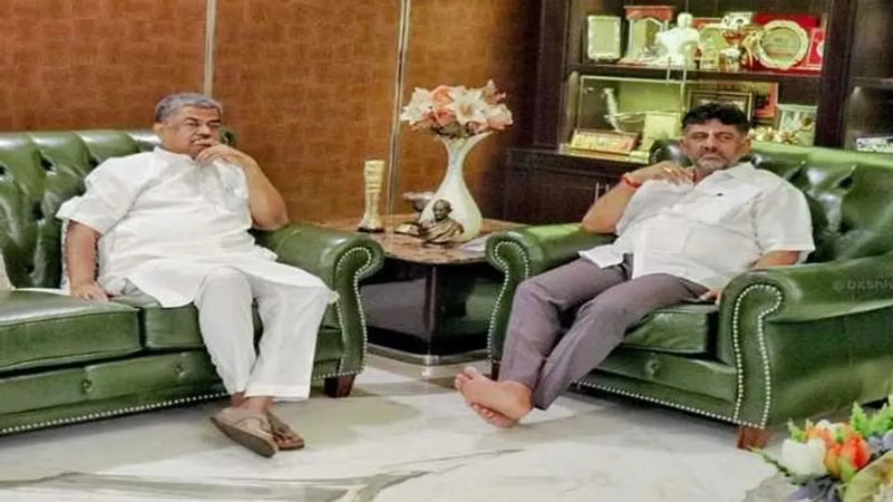 ‘ಸೌಜನ್ಯಕ್ಕೂ ಕರೆದು ಮಾತಾಡಿಸಲಿಲ್ಲ..’ D.K.ಶಿವಕುಮಾರ್ ಭೇಟಿಯಾಗಿ ನೋವು ಹೇಳಿಕೊಂಡ ನಾಯಕ..! ಇನ್​ಸೈಡ್ ಸ್ಟೋರಿ..!