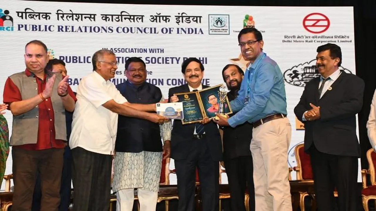 NAAC ಹಿರಿಯ ಅಧಿಕಾರಿ ಶ್ರೀ ವಿ. ಲಕ್ಷ್ಮಣ್ ಅವರಿಗೆ ರಾಜ್​​ಪಾಲ್​​​ ಮೆಮೋರಿಯಲ್ ಅವಾರ್ಡ್!