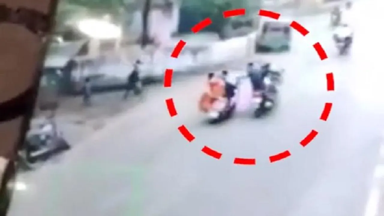 VIDEO: ಮಹಿಳೆಯರೇ ಹುಷಾರ್​​.. ನೀವು ಬೈಕ್​ ಮೇಲಿದ್ರೂ ಕದೀತಾರೆ ಚಿನ್ನ!
