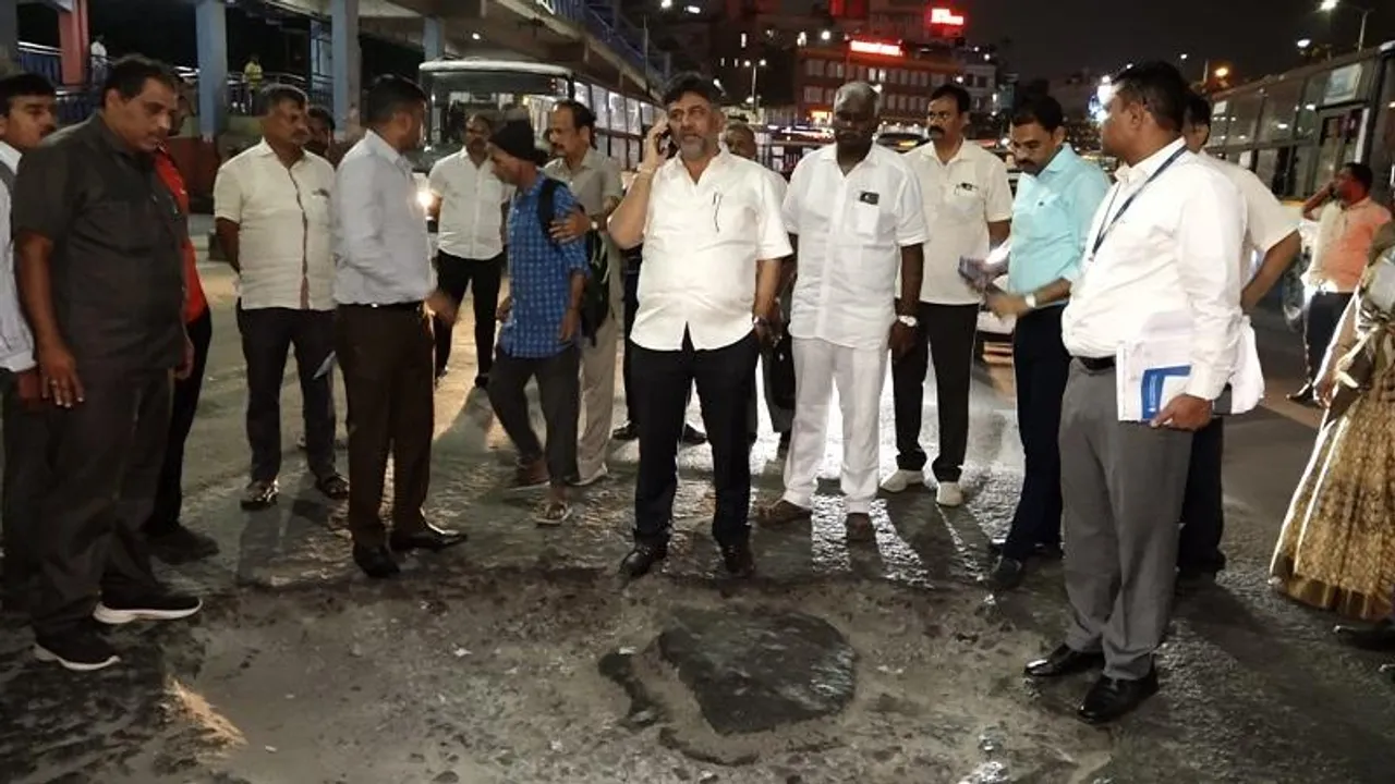 ಸಿಲಿಕಾನ್​ ಸಿಟಿಯಲ್ಲಿ ಎಲ್ಲಿ ನೋಡಿದ್ರೂ ರಸ್ತೆ ಗುಂಡಿಗಳೇ; ಬೆಂಗಳೂರಿಗರು ಓದಲೇಬೇಕಾದ ಸ್ಟೋರಿ ಇದು..!