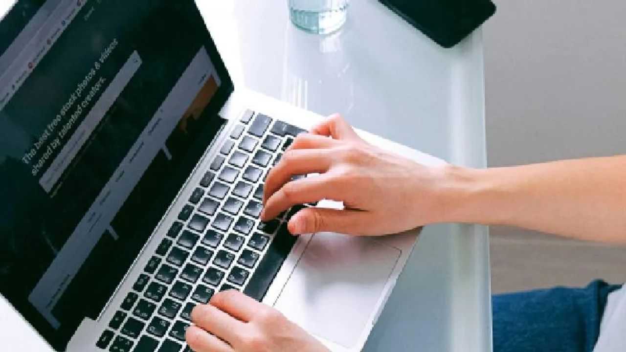 Work From Home ಕೆಲಸ ಹುಡುಕುತ್ತಿದ್ದೀರಾ..? ಮೋಸ ಹೋಗ್ಬೇಡಿ ಎಚ್ಚರ, ಯಾಕಂದರೆ..