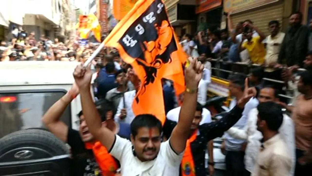 ಹನುಮಾನ್ ಚಾಲೀಸಾ ಹಾಕಿದ್ದಕ್ಕೆ ಹಲ್ಲೆ ಕೇಸ್.. ನಗರತ್ ಪೇಟೆಗೆ ನುಗ್ಗಿದ ಬಿಜೆಪಿ, ಹಿಂದೂ ಸೇನೆ!