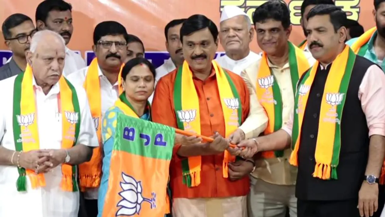 ಮರಳಿ ಗೂಡಿಗೆ ಬಂದ ಗಾಲಿ.. ಜನಾರ್ದನ ರೆಡ್ಡಿ, ಪತ್ನಿ ಅರುಣಾ ಲಕ್ಷ್ಮಿ ಬಿಜೆಪಿ ಪಕ್ಷಕ್ಕೆ ಅಧಿಕೃತ ಸೇರ್ಪಡೆ