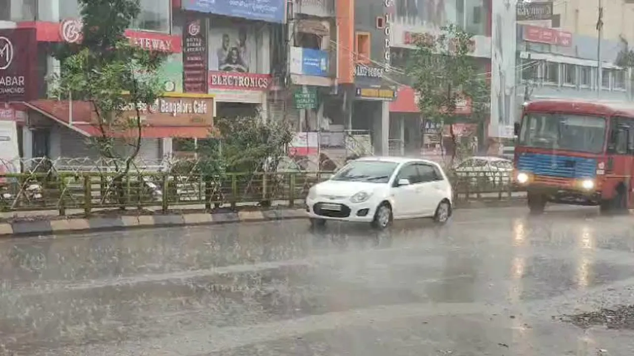 ಗುಡುಗು ಸಮೇತ ಭಾರೀ ಮಳೆ; ಬಿಸಿಲಿನ ಬೇಗೆಗೆ ತತ್ತರಿಸಿದ ಜನರಿಗೆ ತಂಪೆರೆದ ಜಲರಾಯ