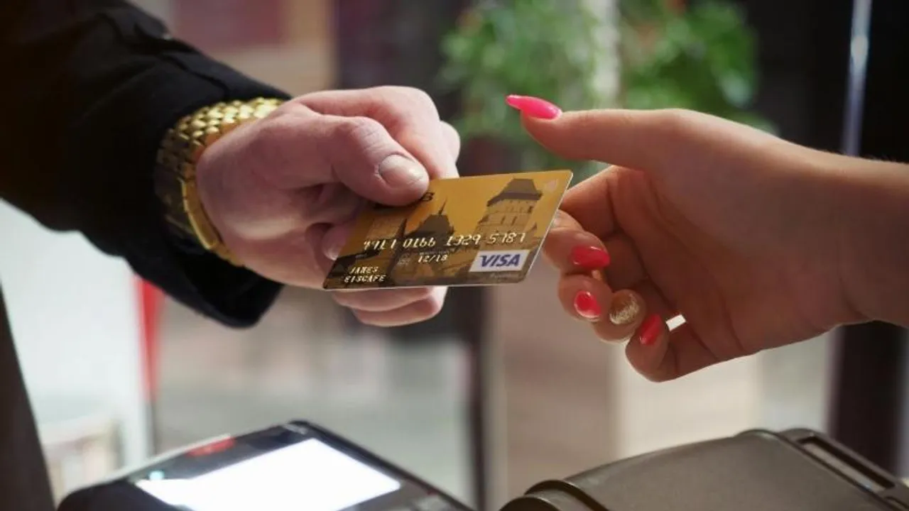 ಕ್ರೆಡಿಟ್ ಕಾರ್ಡ್​ ಬಳಕೆದಾರರಿಗೆ ಬಿಗ್ ಶಾಕ್.. ನೀವು ಓದಲೇಬೇಕಾದ ಶಾಕಿಂಗ್ ನ್ಯೂಸ್..!