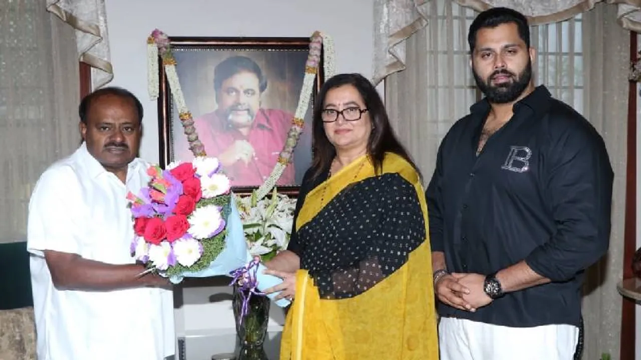 ಮಂಡ್ಯ ರಾಜಕೀಯಕ್ಕೆ ಹೊಸ ಟ್ವಿಸ್ಟ್​​ ಕೊಟ್ಟ ಸುಮಲತಾ ಅಂಬರೀಶ್; ಮತದಾನಕ್ಕೂ ಮುನ್ನ ಹೇಳಿದ್ದೇನು?