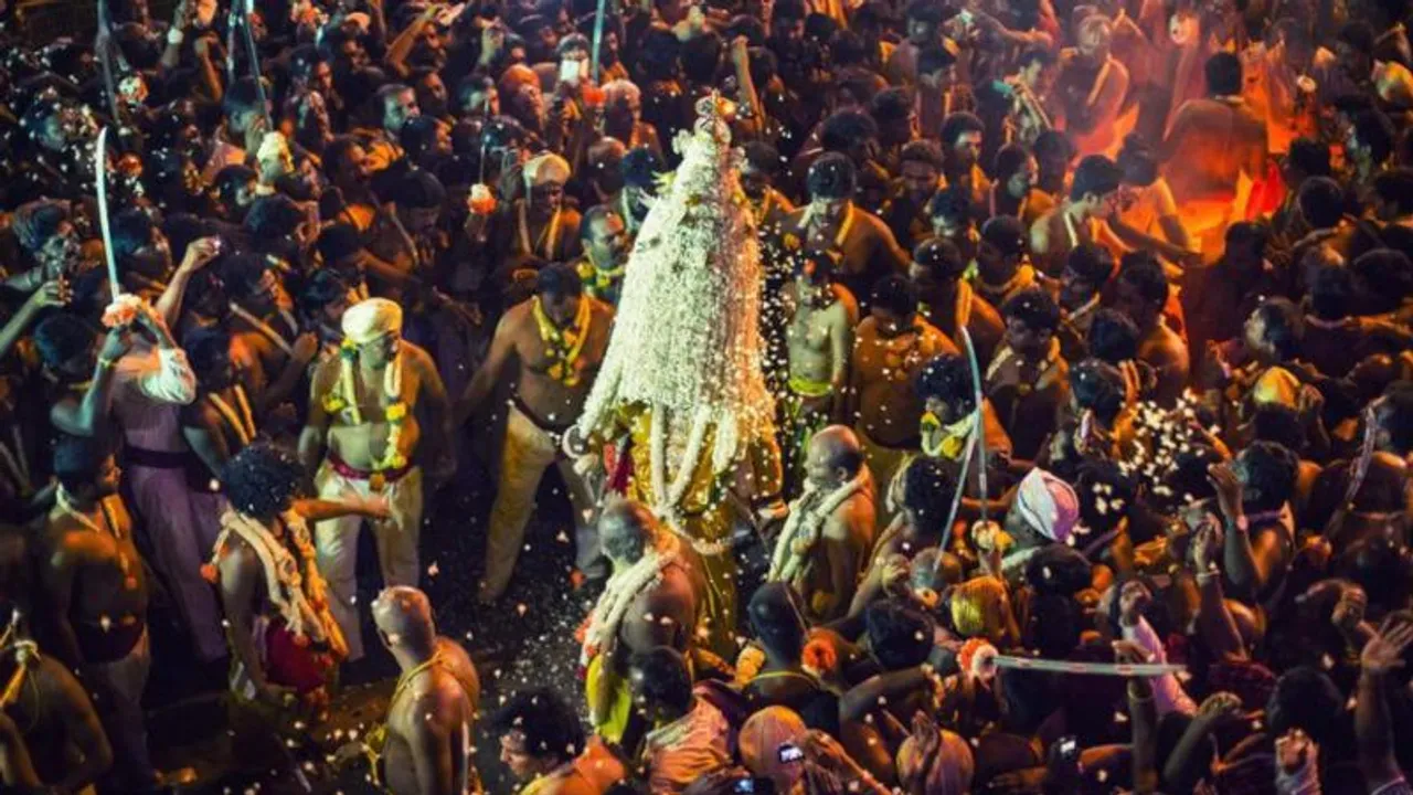 ಬೆಂಗಳೂರಿನ ಐತಿಹಾಸಿಕ ಕರಗ ಉತ್ಸವಕ್ಕೆ ಅದ್ಧೂರಿ ಚಾಲನೆ.. ಎಷ್ಟು ದಿನ ನಡೆಯಲಿದೆ ದ್ರೌಪದಿಯ ಸಂಭ್ರಮ?